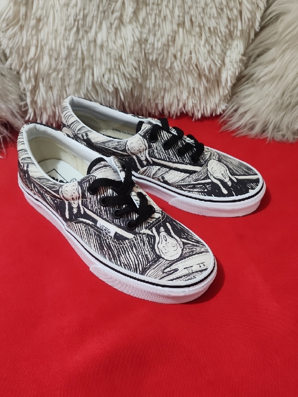 Vans Era MoMA Edvard Munch Canvas Sneakers in Black and White with Graphic Print - Picture 2 of 12